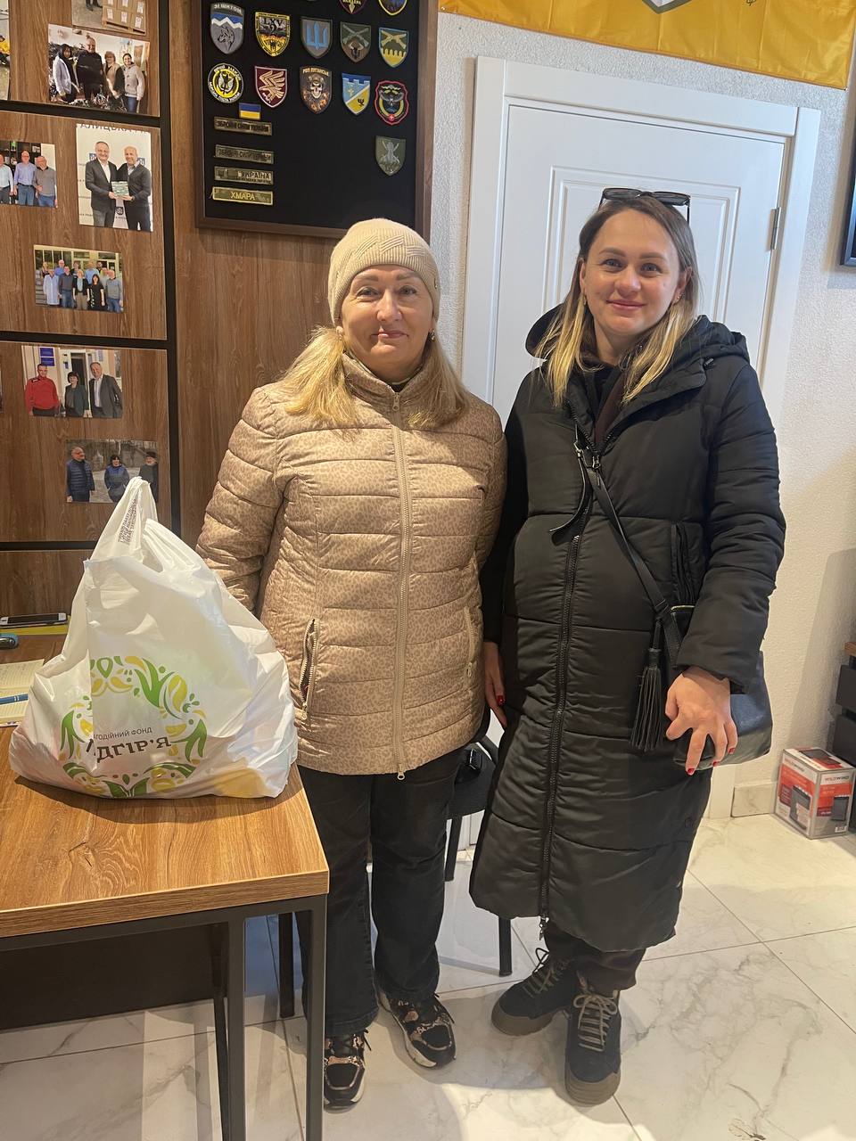 Подавати руку допомоги тим, хто цього потребує