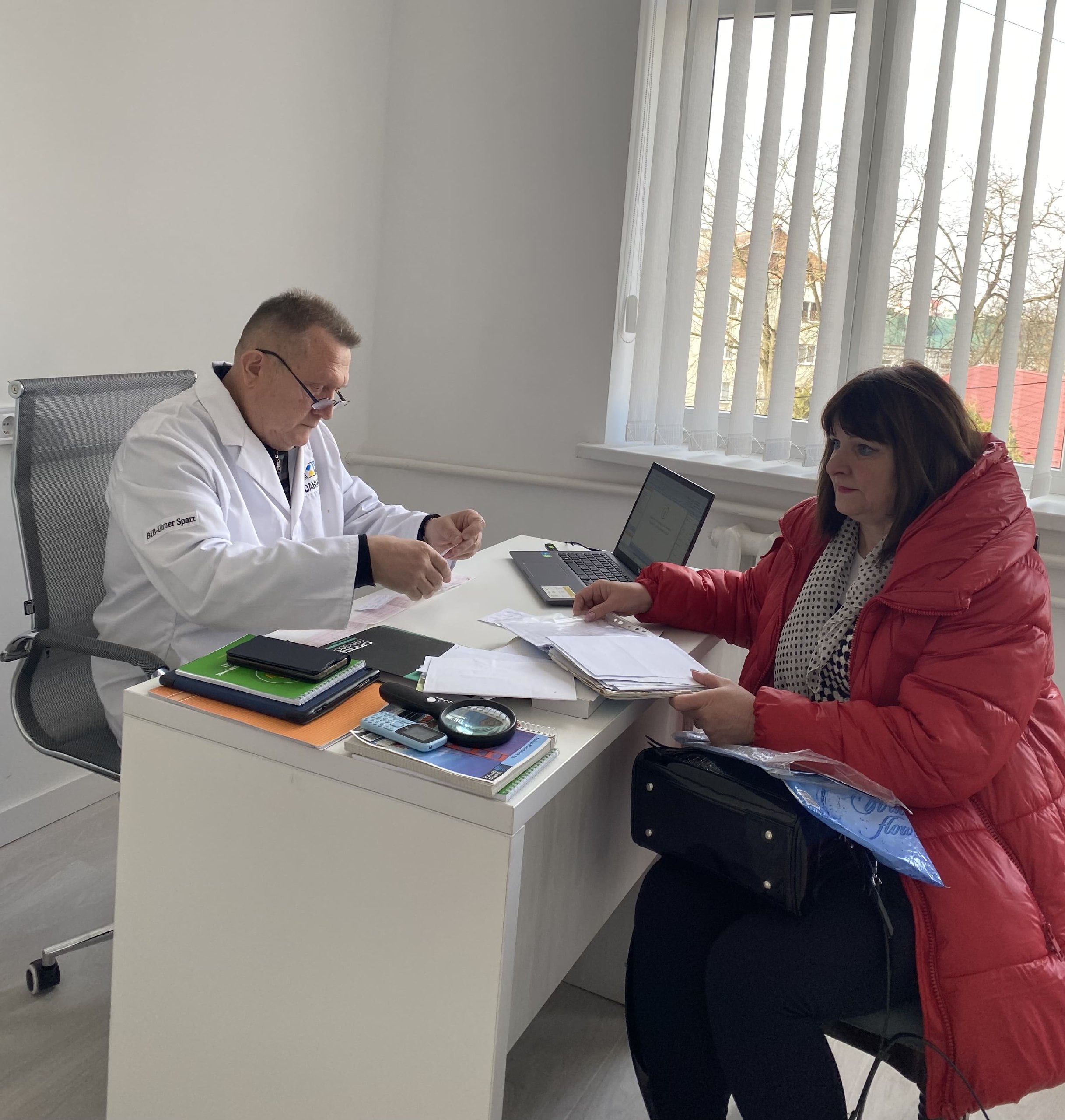 Проводимо фахову консультацію від провідного хірурга